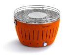 LotusGrill LG G34 U OR – Tragbarer Holzkohlegrill für draußen – Orangefarbene Außenhülle