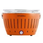 LotusGrill LG G34 U OR – Tragbarer Holzkohlegrill für draußen – Orangefarbene Außenhülle